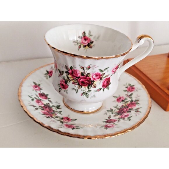 Paragon Bone China Tea Cup & Saucer "County Fair" Pattern 1960 - Picture 10 of 10